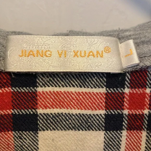 🌸  3/$15 Plaid button down sweater - Picture 3 of 9